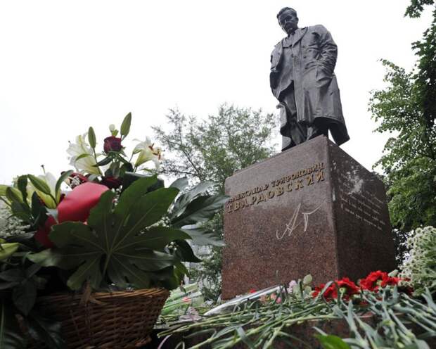 Гражданин и поэт. Александр Трифонович Твардовский Гражданин и поэт. Александр Трифонович Твардовский