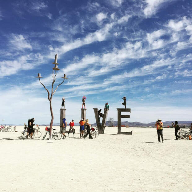 Инсталляция Live на «Burning Man 2015»