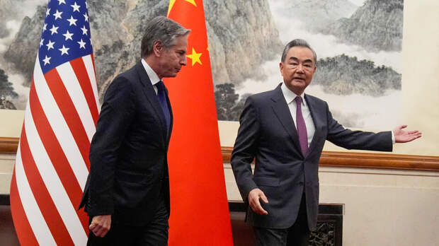 Bloomberg: переговоры Блинкена и Ван И начались с взаимных упреков