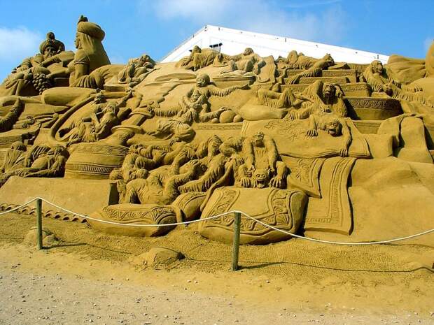 20 восхитительных песчаных скульптур (20 фото)