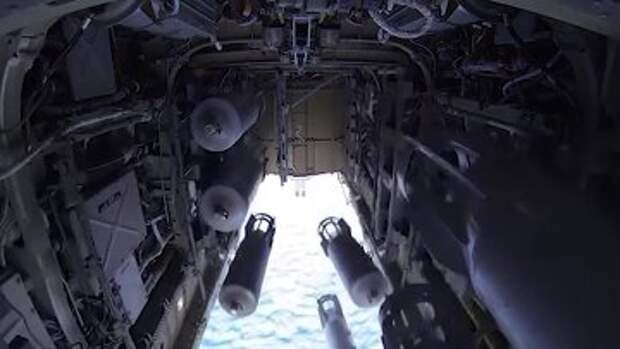 Бомболюк бомбардировщика-ракетоносца Ту-22 М3 Военно-космических сил России во время боевого вылета для нанесения авиаудара по объектам ИГ в Сирии