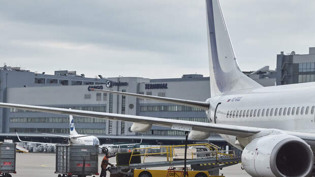 Рейс из Санкт-Петербурга в Якутск приземлился во Внуково из-за неисправности