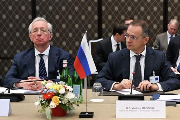 Песков: Мединский поделится информацией о переговорах в Женеве, если она будет