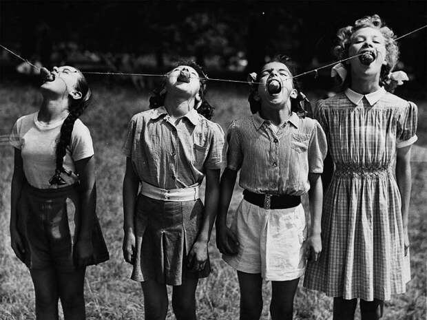 Конкурс по поеданию картошки. 1952 год. | Фото: аllday.com.