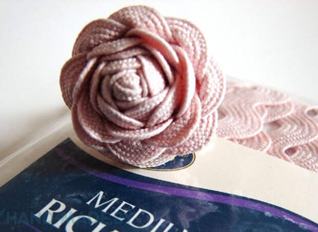 rosa-tesma8 розочки из тесьмы