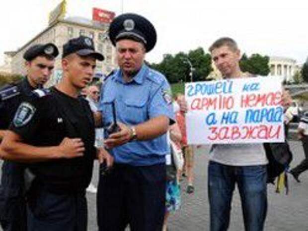 В Киеве устроили пикет против Парада победы В Киеве устроили пикет против Парада победы