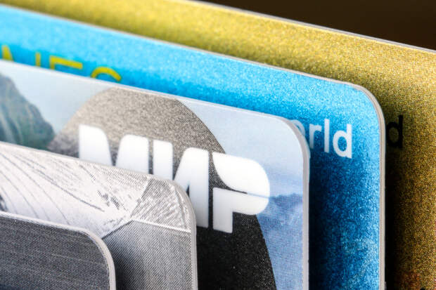 Россиян предупредили о штрафах за переводы денег на карту