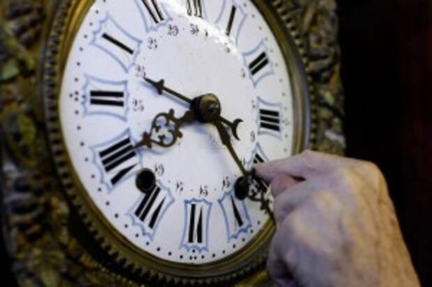U.S. Prepares To Set Clocks Back As Daylights Saving Time Ends
