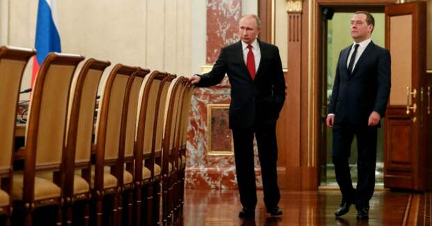 Фото СМИ узнали причину, по которой Путин отправил Медведева в отставку