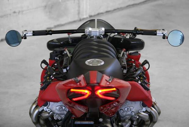Мускул-байк Lazareth LM487 с мотором Maserati V8