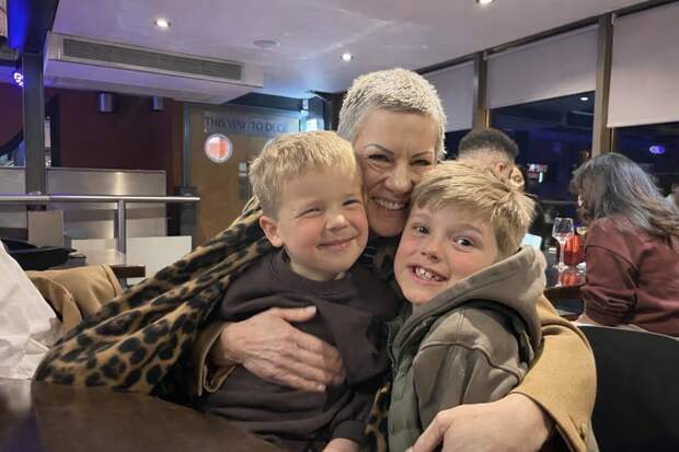 Mirror: пожелтевшие глаза британки были симптомом рака