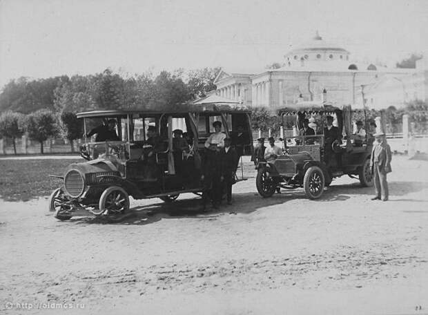 Москва. Останкино. Автоэкипажи с пассажирами на автомобильной станции, 1910 г.: история, ретро фото, советские автомобили