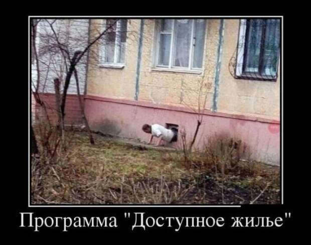 Муж в изнеможении выползает из спальни Муж в изнеможении выползает из спальни