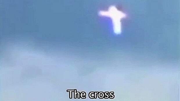 Daily Mail разглядела в украинском небе пульсирующие кресты и лик Иисуса