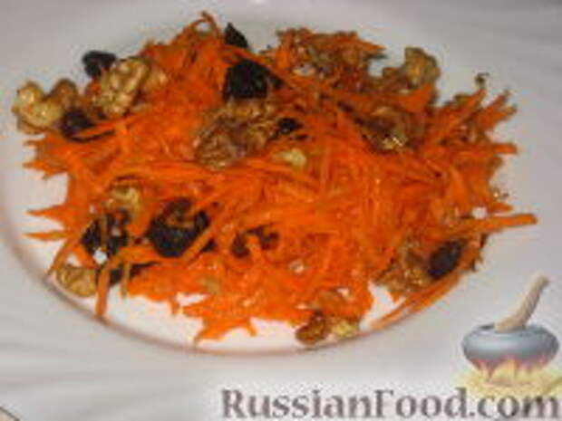 Фото к рецепту: Салат из моркови с черносливом