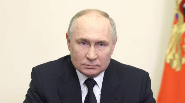 Путин: власти должны работать так же, как наши ребята на линии фронта