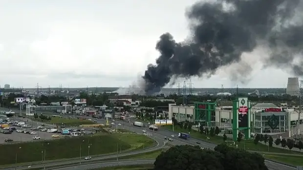 Здание и склад загорелись у ТЭЦ в Мытищах