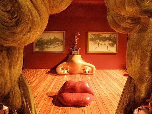 Mae West Room Dali