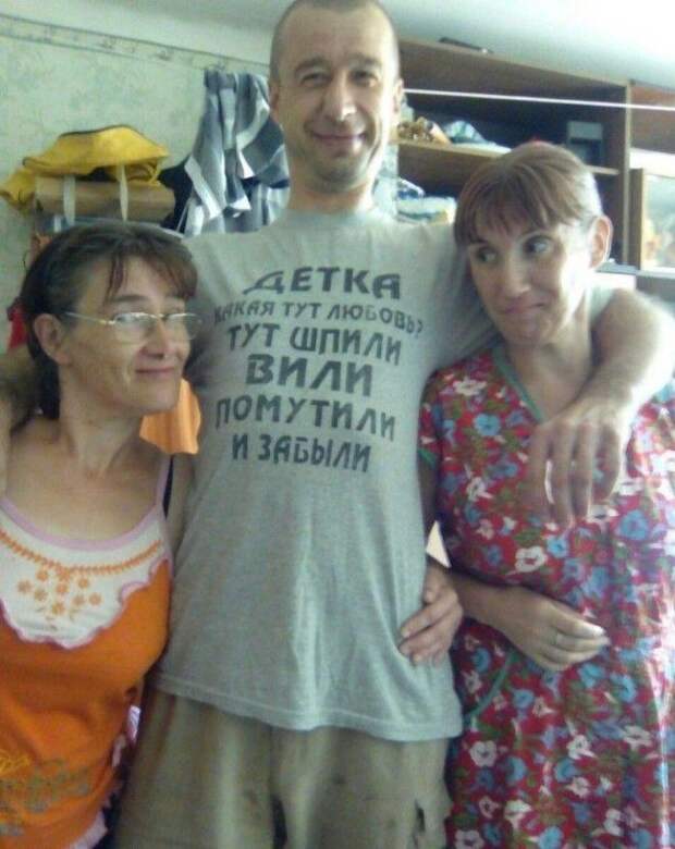 А эти шокирующие принты на одежде... Боже, откуда они все это берут... А эти шокирующие принты на одежде... Боже, откуда они все это берут... девушки, люди, мачо, прикол, россия, село, селянство, юмор