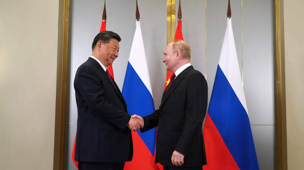 Песков сообщил о подготовке визита Путина в Китай