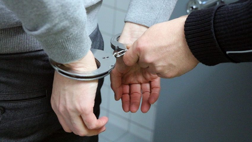 В Северном округе столицы сотрудники полиции задержали подозреваемого в серии краж из магазина