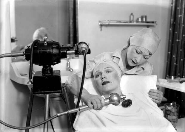 1933 год: машинка для массажа шеи косметология, красота, старые фото