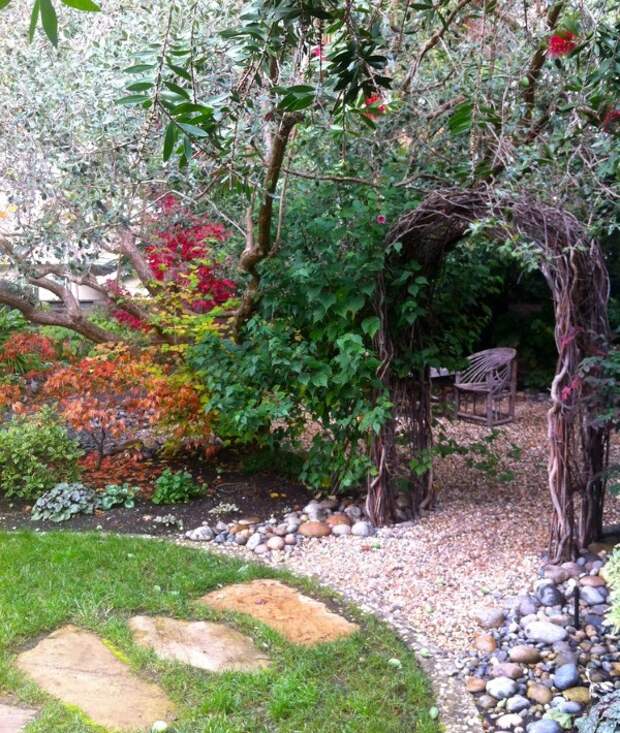 Изысканный ландшафтный дизайн сада - фото арки