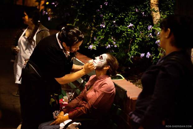unique-festivals-around-the-world-dia-de-los-muertos-rob-sheridan-2