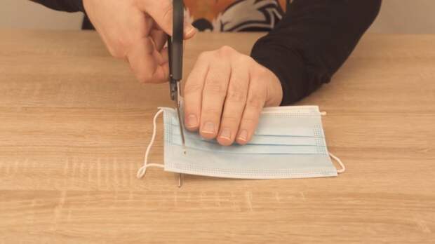 Нейтрализатор запахов из простой медицинской маски