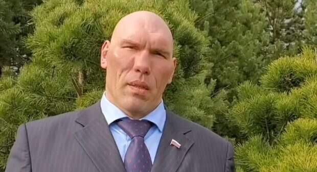 "Вызвала желание жить": Валуев пустил слюни на "голую" медсестру из Тулы - и это на публике