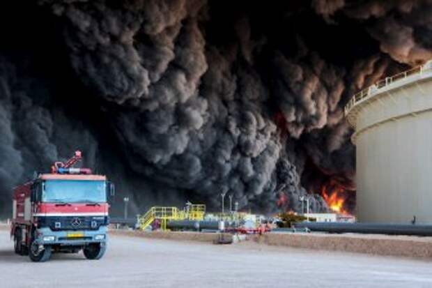 Боевики ИГИЛ напали на нефтяной терминал в Ливии и обещают продолжить