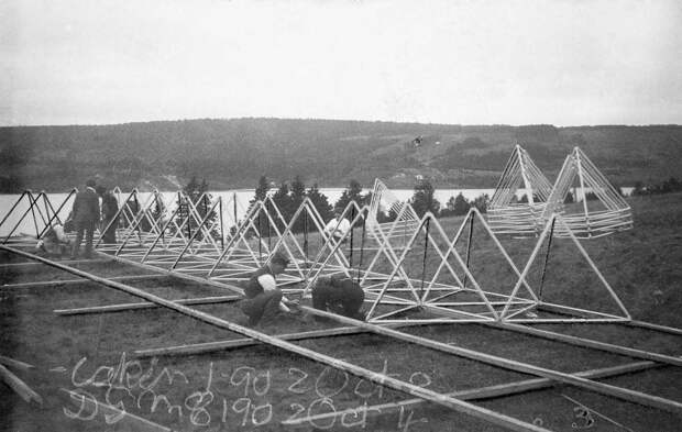 1902-1908 годы: Тетраэдрические воздушные змеи Александра Белла, похожие на НЛО