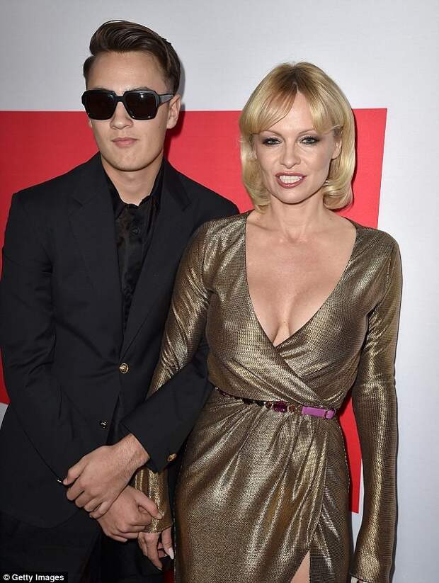 Памела Андерсон вывела сына в свет Памела Андерсон вывела сына в свет pamela anderson, сын