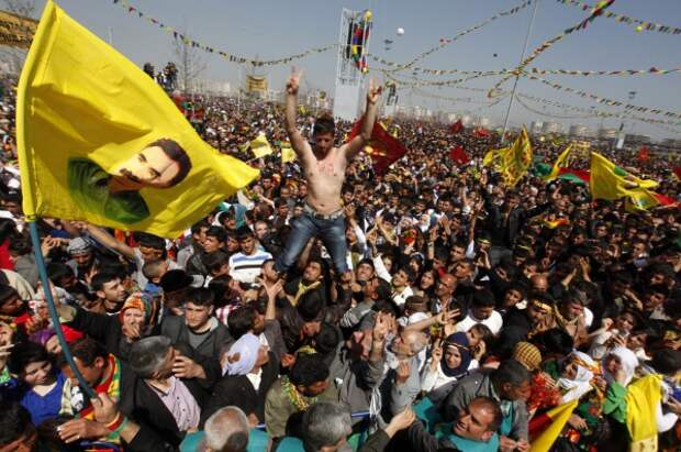 В Германии прошел многотысячный митинг курдов, осуждаюжий операцию Анкары против РПК
