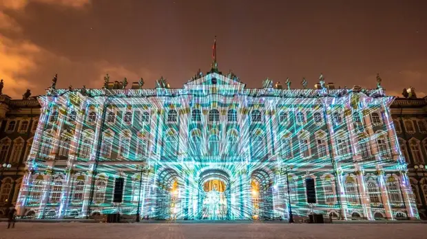 Фестиваль света проходит в Петербурге