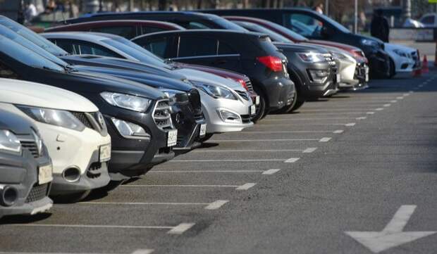 Горожане смогут продлить абонементы на парковки со шлагбаумом на июнь