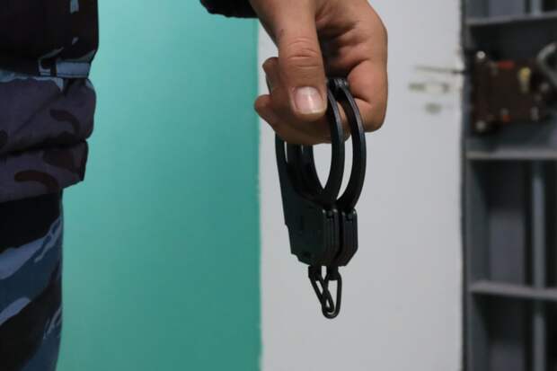 Требовала иномарку и 900 тысяч рублей: керченскую экс-чиновницу приговорили к почти 8 годам колонии за взятки