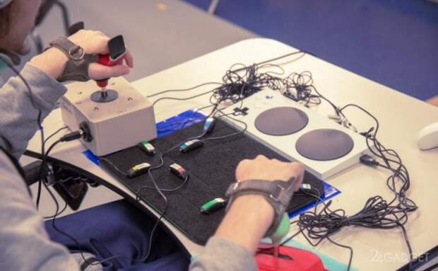 Microsoft представила новый геймпад Xbox Adaptive Controller (9 фото + видео)