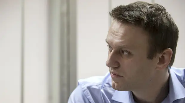 «Никому не нужны»: сторонники Навального массово покидают Россию