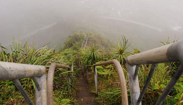 Самые жуткие лестницы в мире (10 фото)