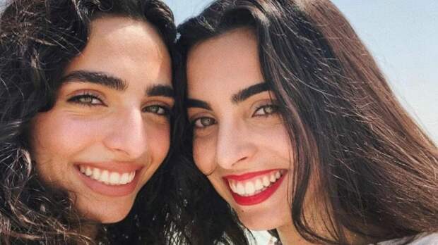 Разные судьбы — одно лицо: румынка и палестинка узнали о своей потрясающей схожести из Инстаграма