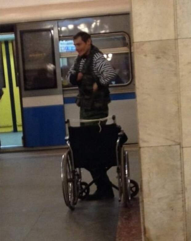 Настоящее чудо в московском метро Настоящее чудо в московском метро инвалид, метро, чудо