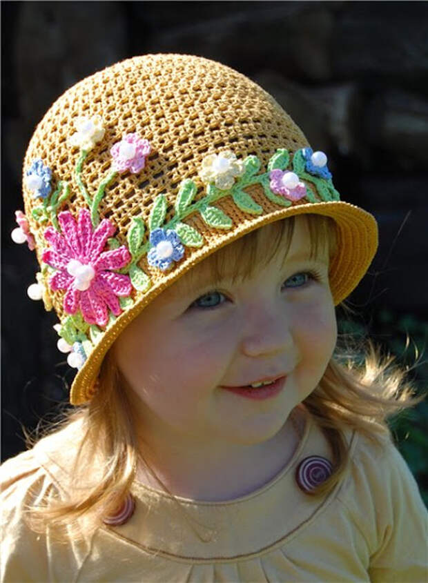 Вязаные детские шапки с цветами
