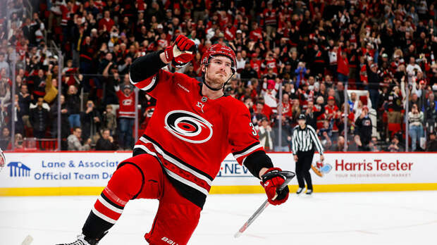 Гол Никишина и передача Свечникова помогли «Каролине» одолеть «Лос-Анджелес» в овертайме