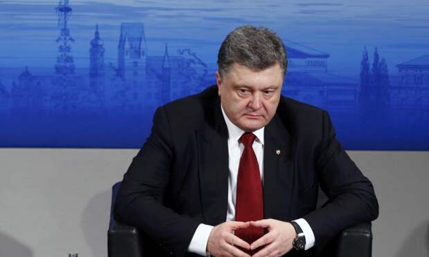 Порошенко возобновляет войну на Донбассе из-за новой цели Порошенко срочно возобновляет войну на Донбассе из-за новой цели