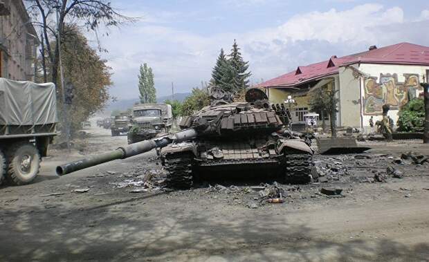 Боевая техника в городе Цхинвали, 2008 год