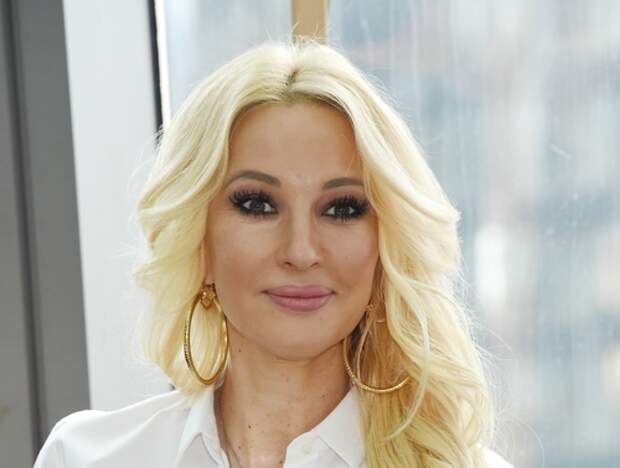 Лера Кудрявцева через три недели после родов похвасталась тонкой талией