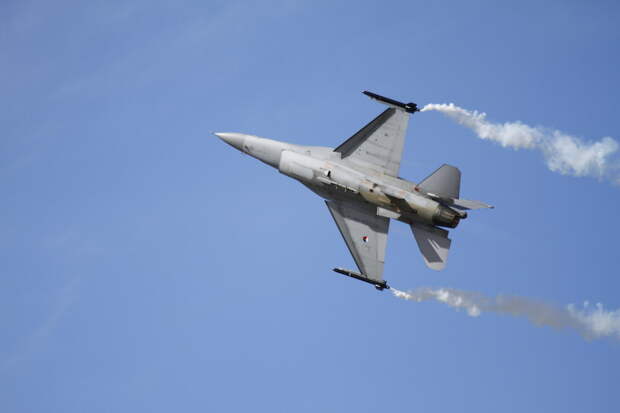 Управлять истребителями F-16 для боев на Украине могут привлечь наемников из ЧВК