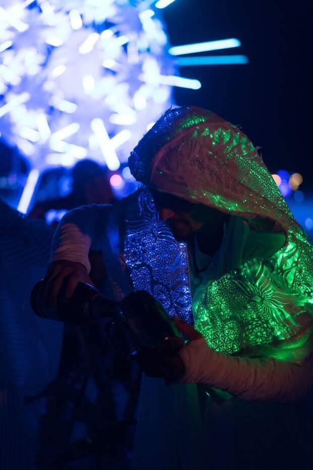Фестиваль Burning Man прекрасный повод для проведения оригинальной свадьбы