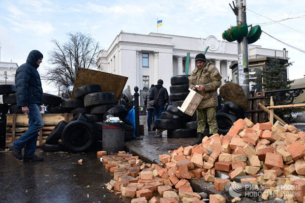 Сторонники Михаила Саакашвили у здания Верховной Рады Украины в Киеве. 6 декабря 2017